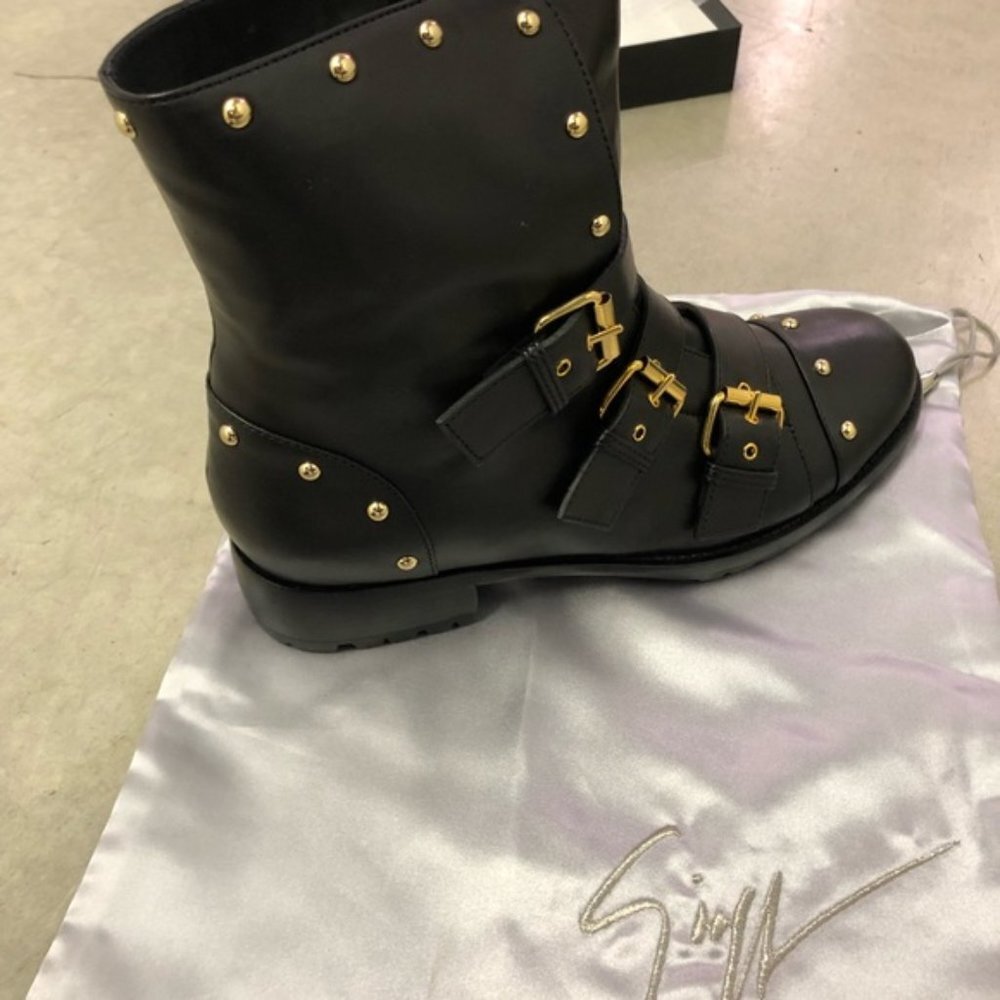 RARE NIB‎ Giuseppe Zanotti studded buckle boots - Picture 7 of 9